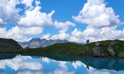 Wolkenspiel im Bergsee