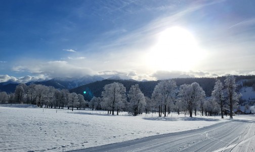 Tolle sonnige Winterstimmung in Ramsau am Dachstein während einer Winterwanderung